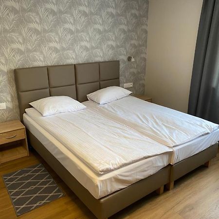 Gracja Bed and Breakfast Warschau Buitenkant foto